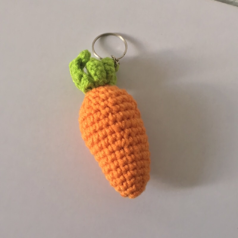 Móc khoá len hình củ cà rốt