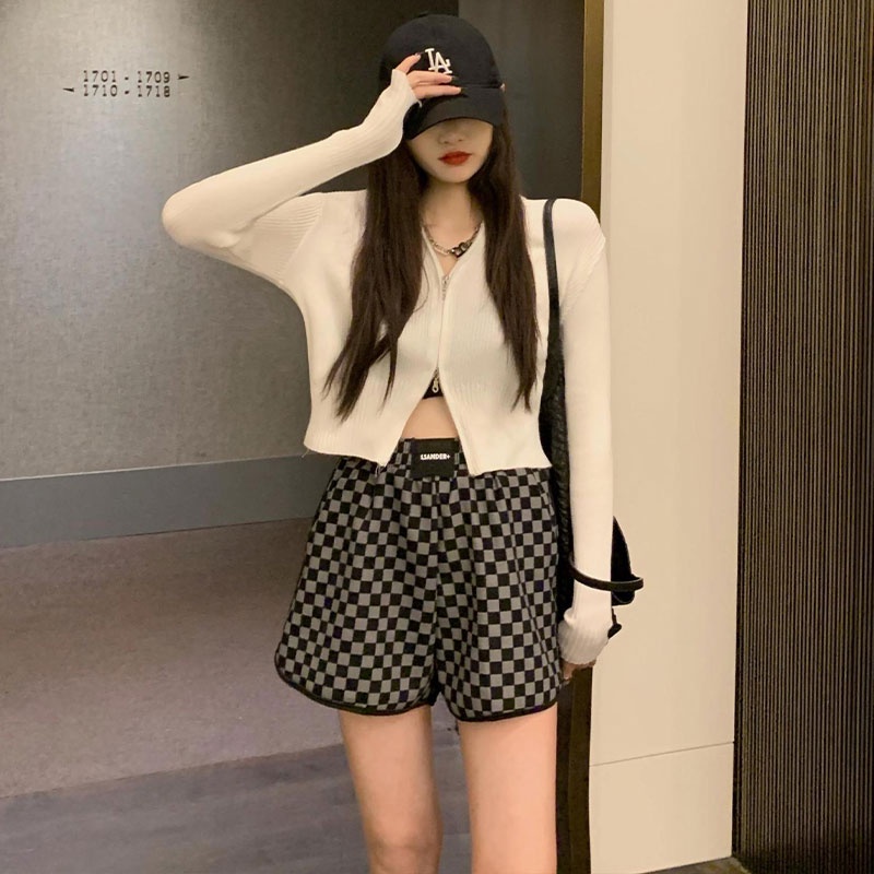 Quần short thể thao YEYA cạp cao ống rộng họa tiết caro cho nữ