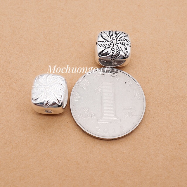 Charm bạc vuông in hoa - MH338