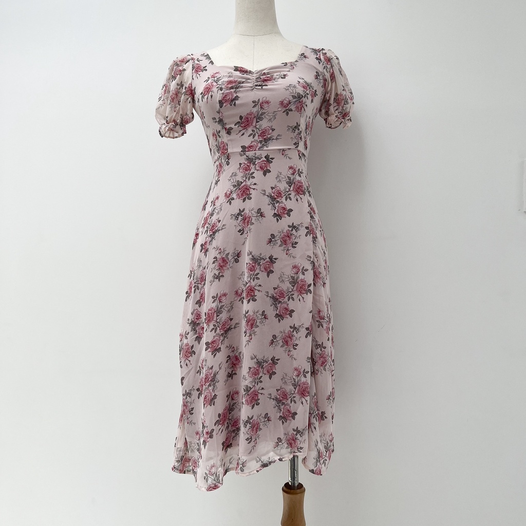 Đầm hoa hồng nhún ngực tay phồng xẻ tà