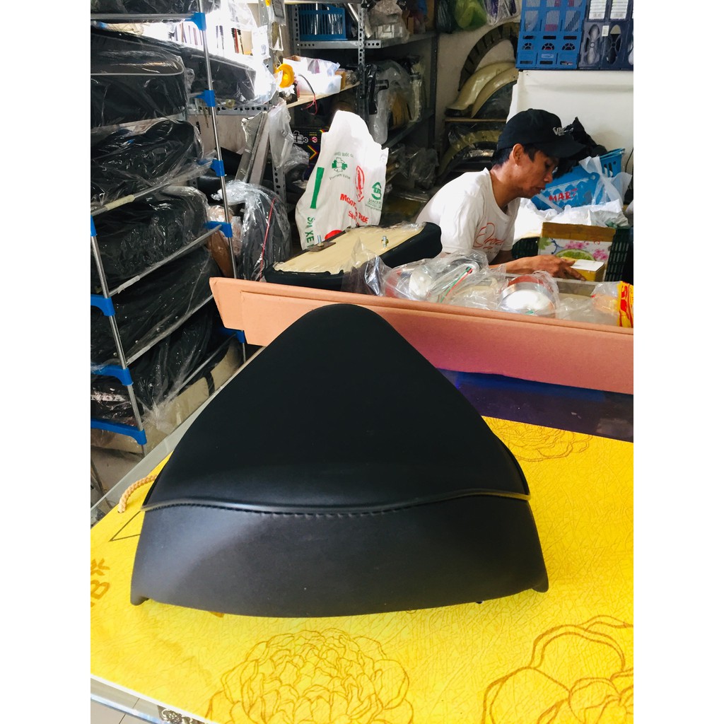 Cub cánh én : Yên trước kiểu cub én lùn  màu đen cho anh em dọn xe cub