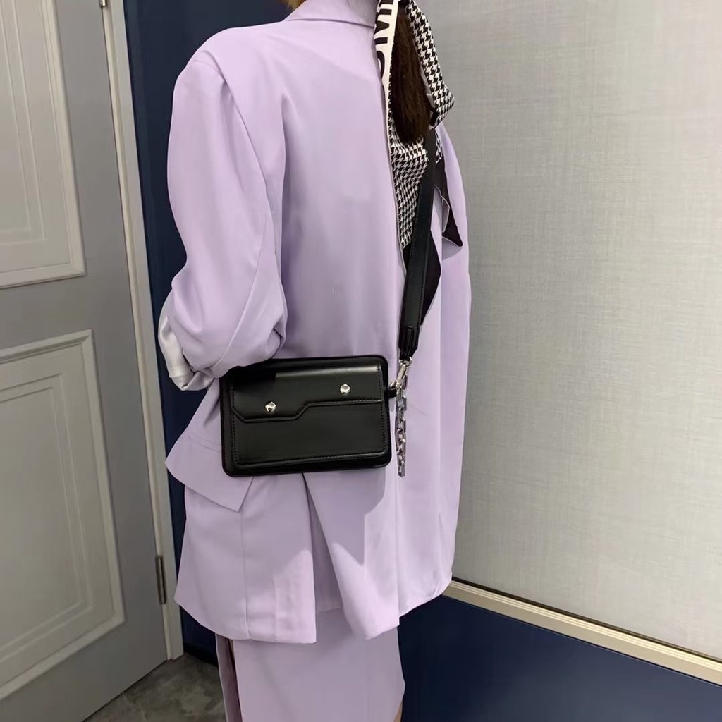 Túi Xách Đeo Dưới Cánh Tay Dáng Vuông Nhỏ Phối Dây Xích Thời Trang Cho Nữ