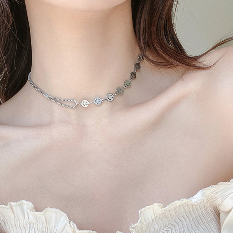 vòng cổ Thép Titan Mặt Hình Mặt Cười Đơn Giản Xinh Xắn