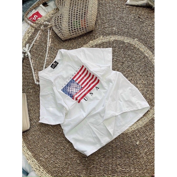 Áo thun trắng in chữ hot hit