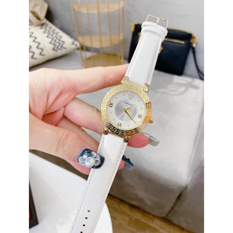 Đồng hồ nữ Versace nữ dây da sang trọng và tinh tế.