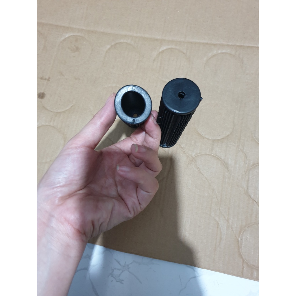 CẶP CAO SU BỌC GHI-ĐÔNG TAY LÁI MÁY CẮT CỎ . PHI 16 - 19