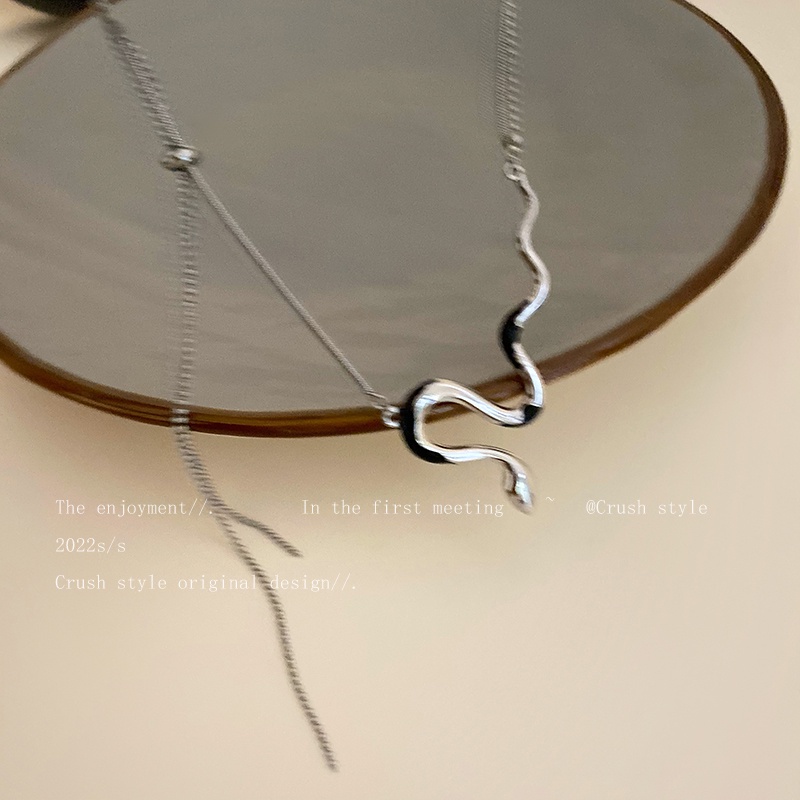 Vòng cổ AY mạ bạc mặt hình rắn đơn giản cho nữ