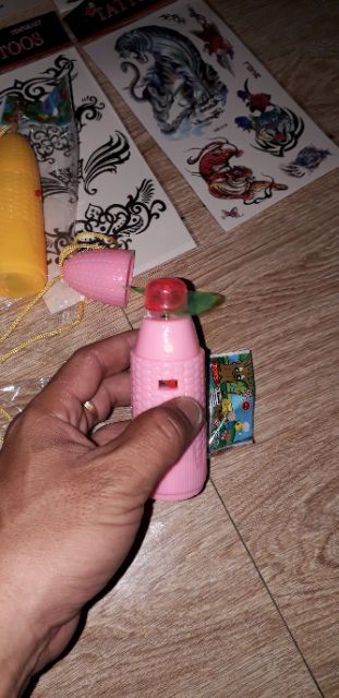 Một chiếc quạt bắp tặng kèm PIN rất đẹp