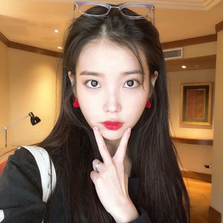 Bông tai IU - Khuyên tai IU hình trái tim màu đỏ xinh xắn hình tự chụp 귀걸이