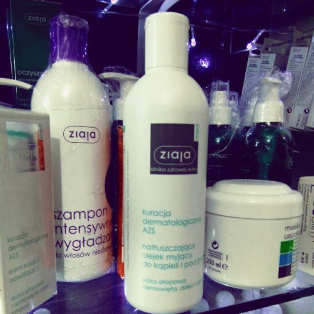 Dầu tắm dưỡng ẩm dịu nhẹ chuyên da liễu Ziaja Med Atopy