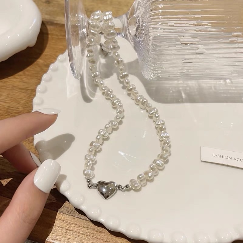 Vòng Cổ Hạt Trai Hình Trái Tim Nam Châm - Vani Store - TS000640