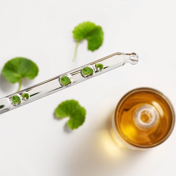 Tinh Chất Rau Má Skin1004 Giảm Mụn Phục Hồi Da Madagascar Centella Ampoule