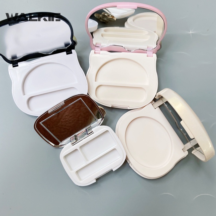 Gương Trang Điểm Gấp Gọn Hình Hello Kitty Dễ Thương