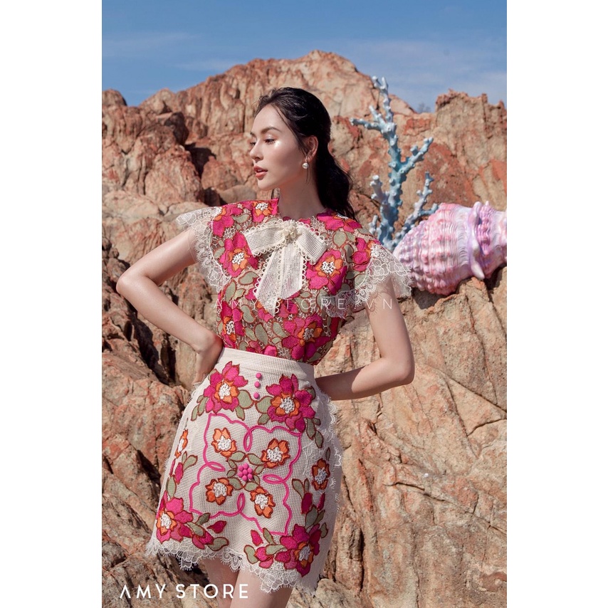 Sét ren hoa , áo vai chồm , váy chữ A ngắn