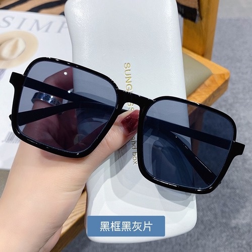 Kính mát gọng thời trang cho nữ 2021