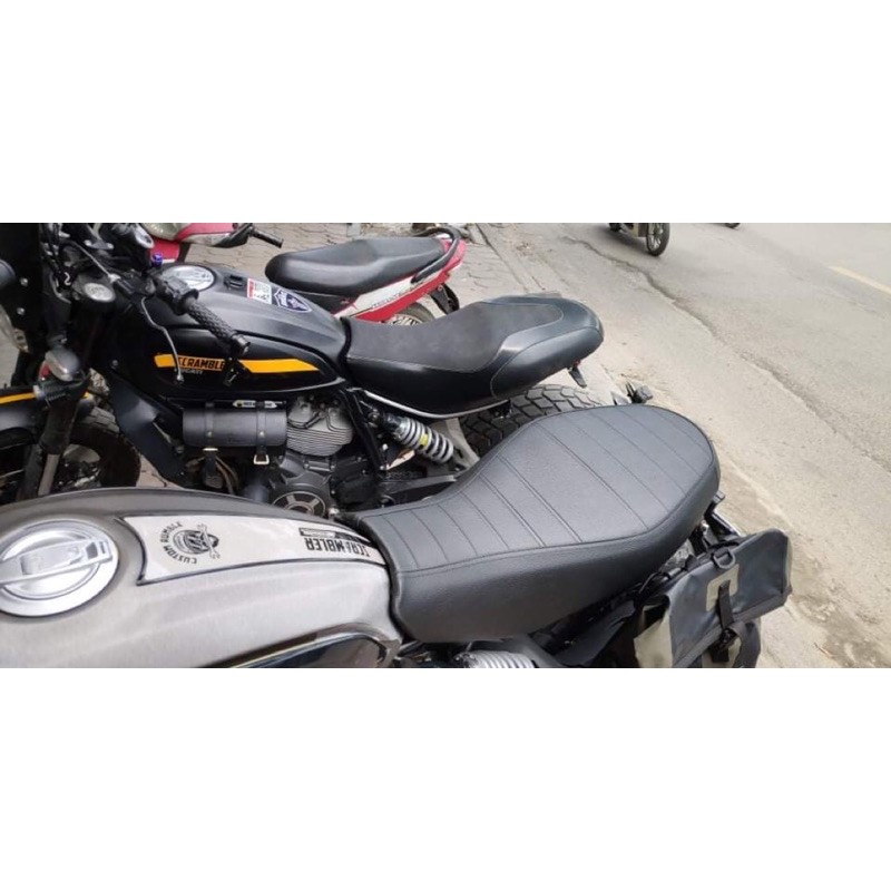 Vỏ da yên Ducati chữ nổi