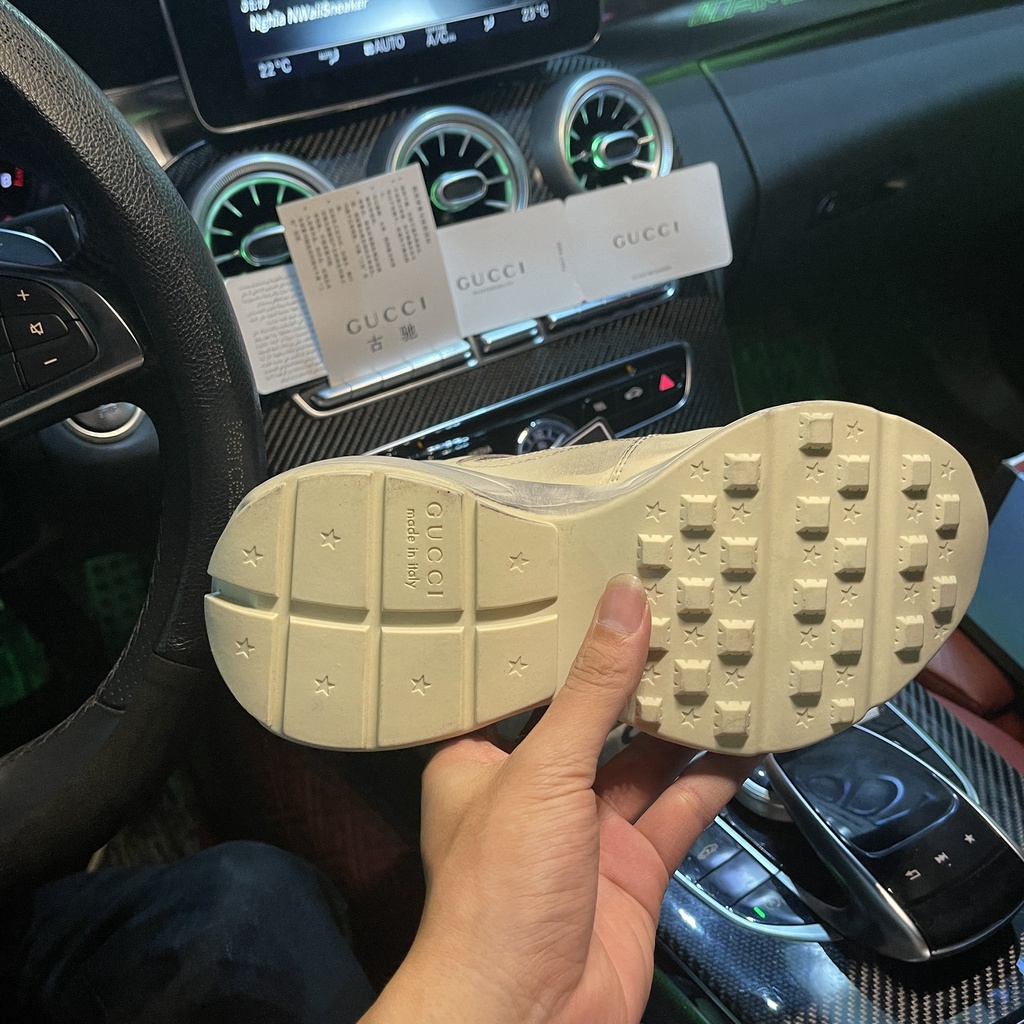 Giày Gu Chì Môi Bẩn