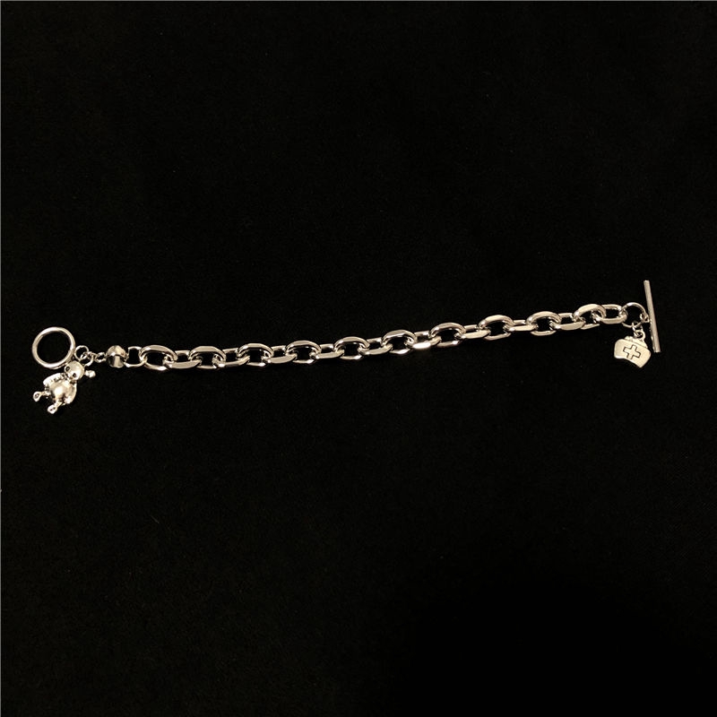 Vòng tay mặt hình gấu và mũ y tá thời trang cá tính 22208