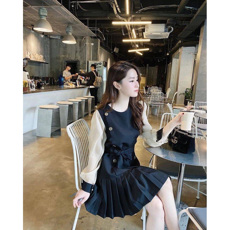 Váy xếp ly dáng xòe phối tay voan