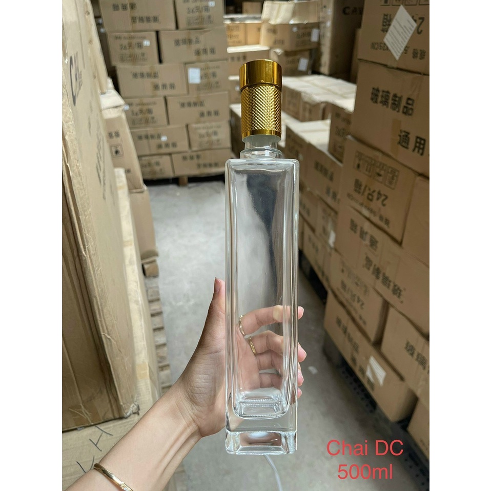 Vỏ thủy tinh Vuông dài nắp vàng DC500ml