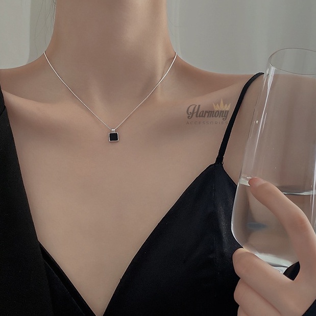 Dây chuyền nữ bạc mặt đá đen hình vuông mạ vàng Black Queen | HARMONY ACCESSORIES VC107