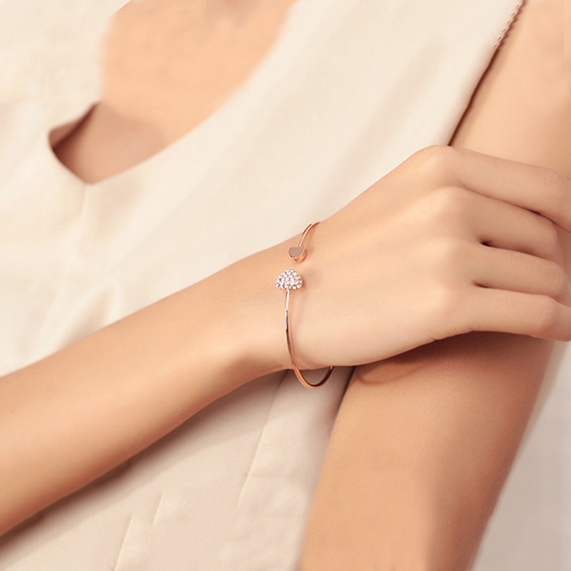 Vòng tay AY mạ vàng mặt hình trái tim đính đá thời trang