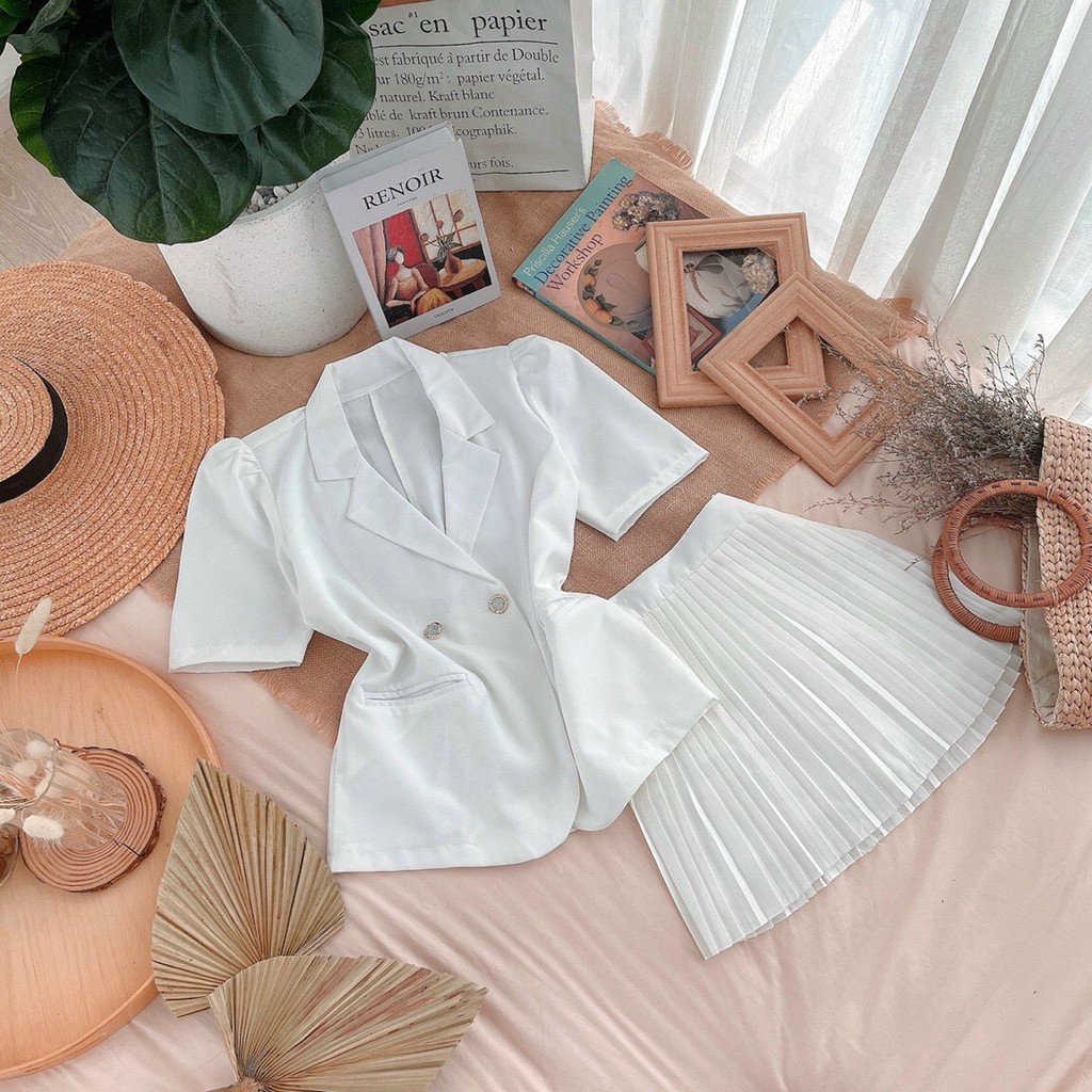 Set Vest Trắng Kết Hợp Cùng Chân Váy Xếp Li Kiểu Dáng Hiện Đại, Đơn Giản, Cá Tính Cho Những Cô Nàng Công Sở | BigBuy360 - bigbuy360.vn
