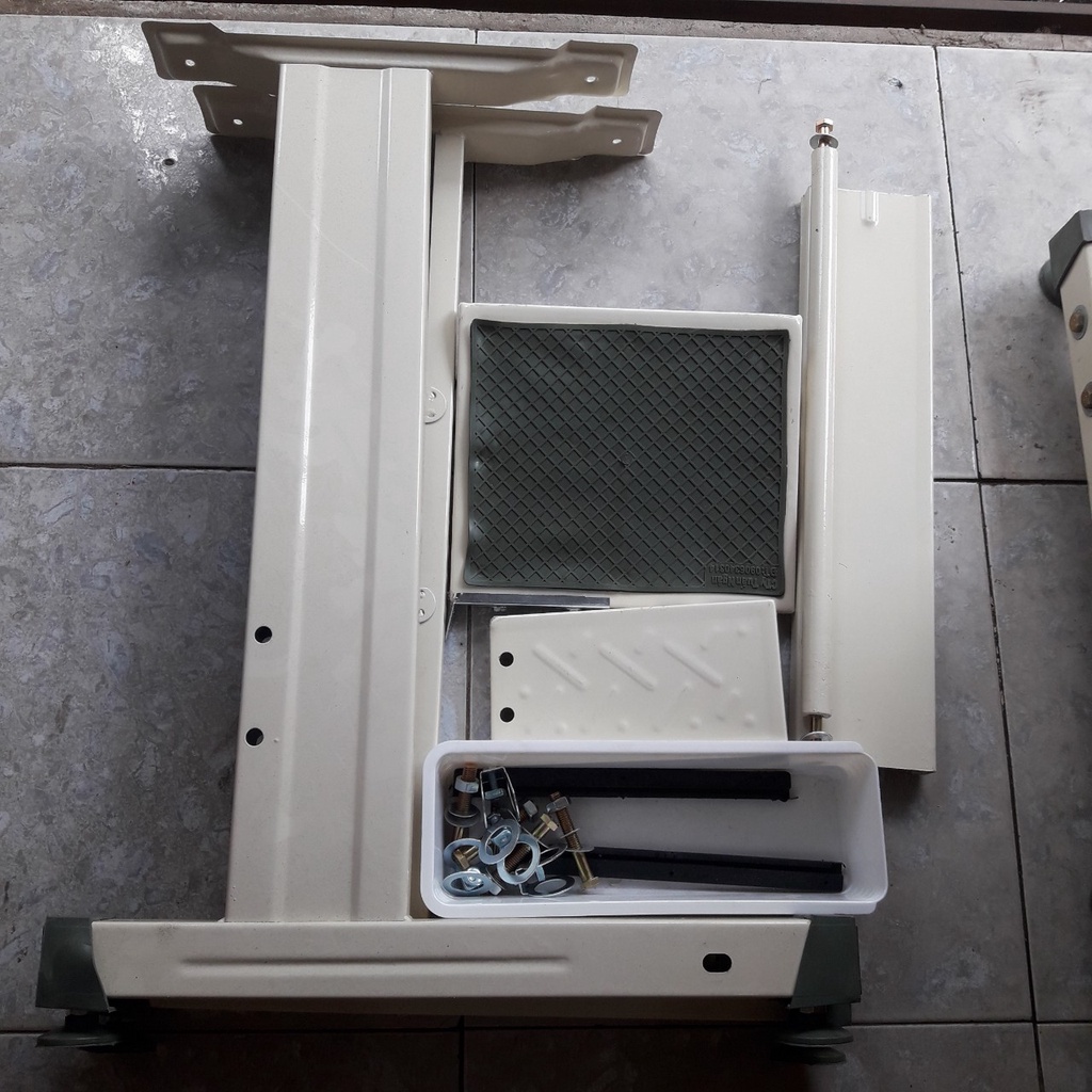 Chân Mặt Bàn Máy Vắt Sổ Công Nghiệp Siruba Đời F