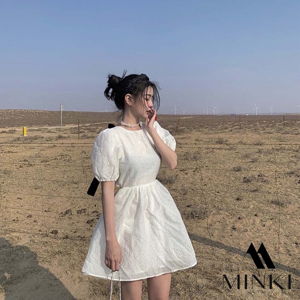 ĐẦM TRẮNG NƠ HỞ LƯNG - CHẤT LIỆU GẤM XỐP CAO CẤP - TRẮNG VÂN NỔI | BigBuy360 - bigbuy360.vn