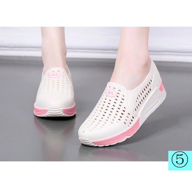 Giày Sandal Nhựa Cao Gót Đế Xuồng Dày Đục Lỗ Màu Trắng Chống Thấm Nước Cho Nữ