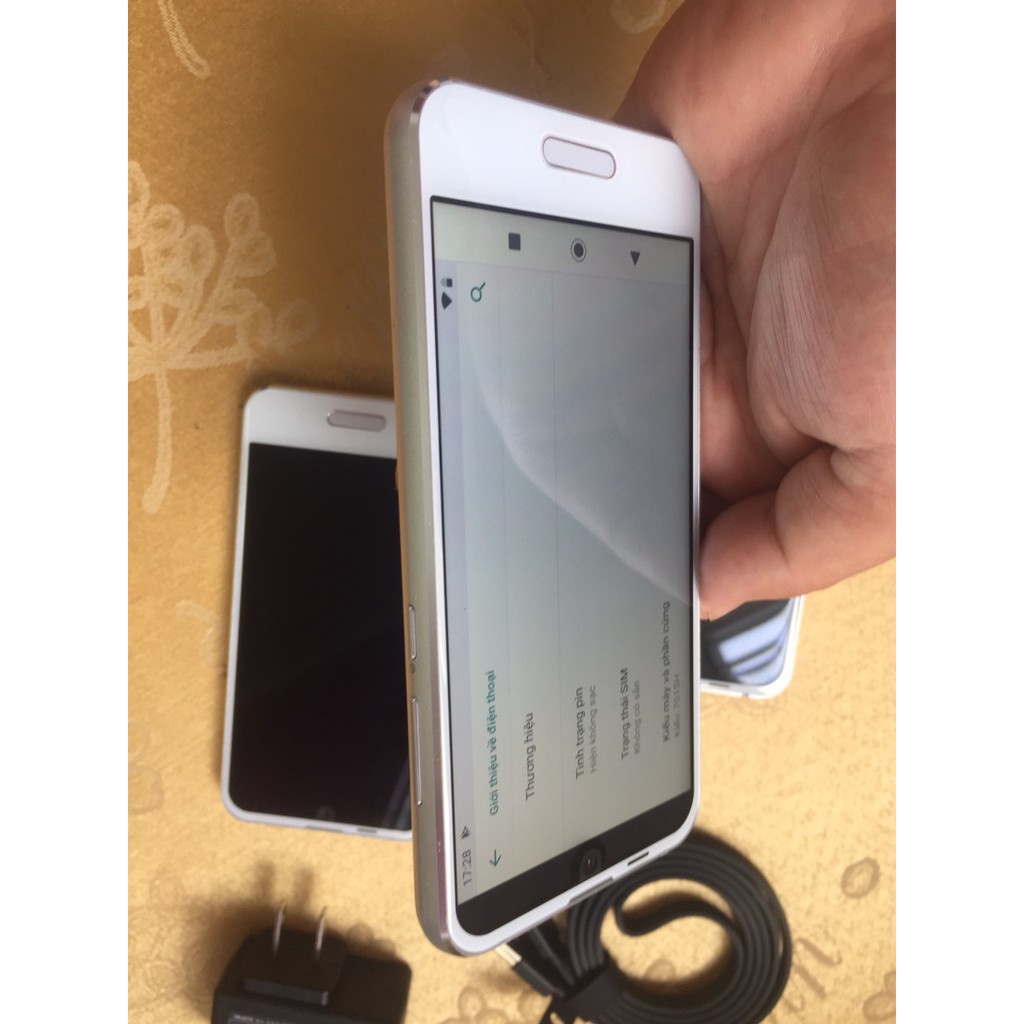 Điện thoại SHARP AQUOS R COMPACT 701SH