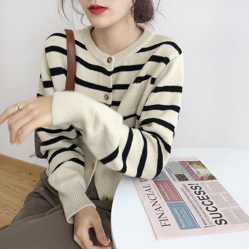 Áo khoác cardigan dáng rộng hoạ tiết sọc kẻ ngang phong cách Hàn Quốc trẻ trung cho bạn gái