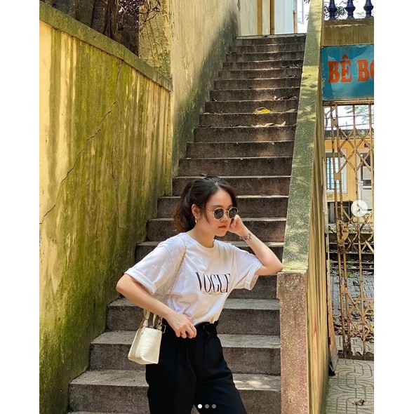 Áo phông VOGUE oversize - Áo thun nữ màu đen trắng chất liệu cotton A1751