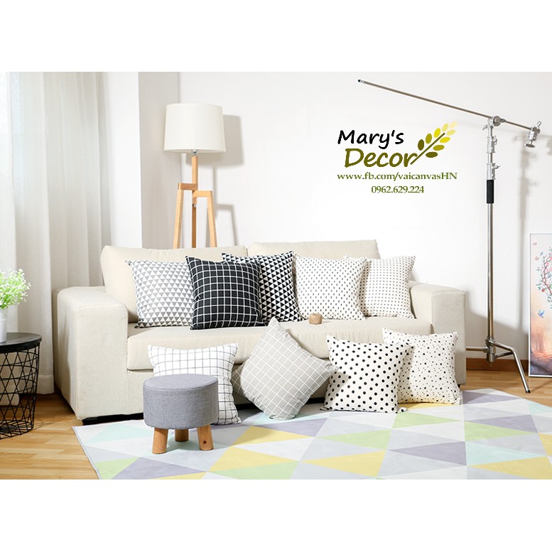 Gối tựa sofa Mary Décor - họa tiết Sao đen nền trắng G-C10