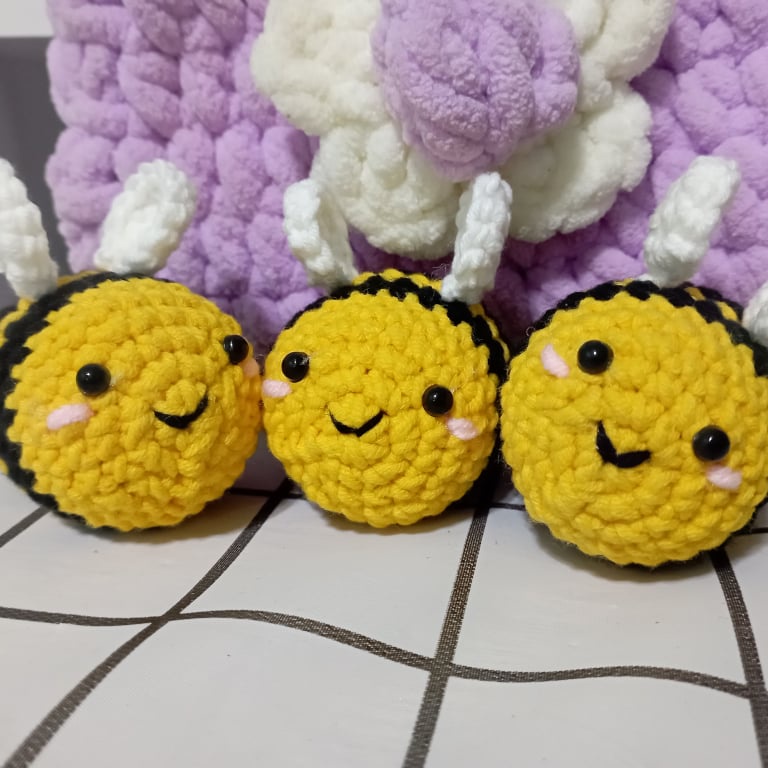 Móc khóa chị ong nâu nâu len dễ thương , handmade