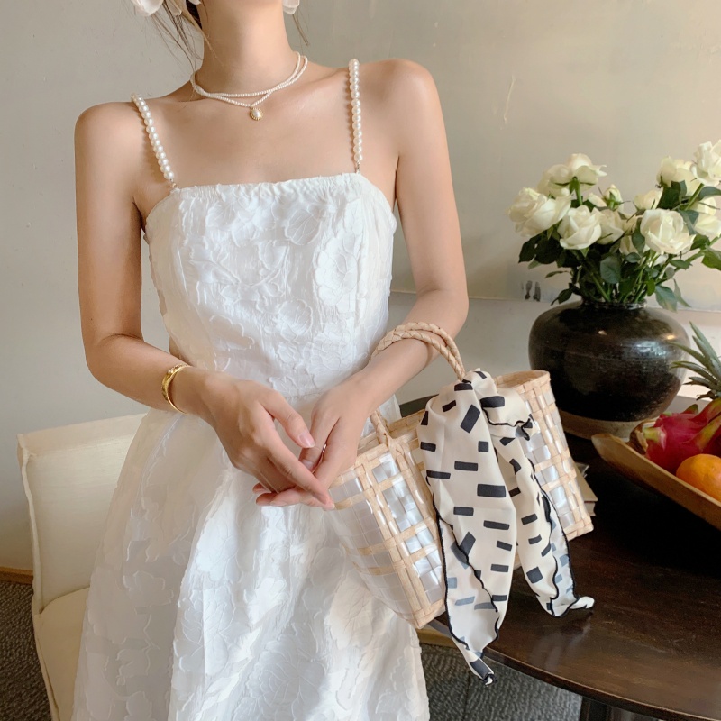  Đầm Trắng Hai Dây Đính Ngọc Trai Phong Cách Pháp Thanh Lịch | BigBuy360 - bigbuy360.vn