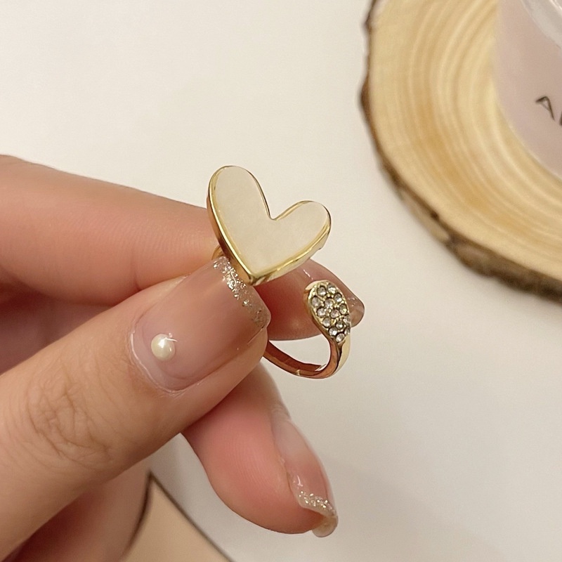 Nhẫn Đính Kim Cương Đơn Giản Thời Trang