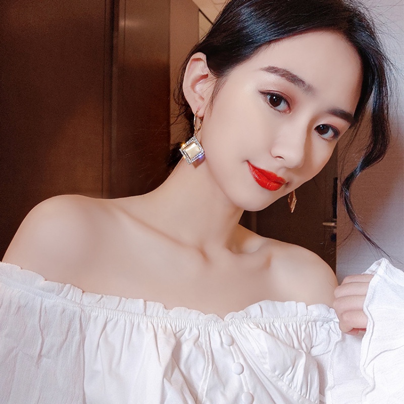 Đôi Bông Tai Hình Thoi Đính Đá Thời Trang Cho Nữ