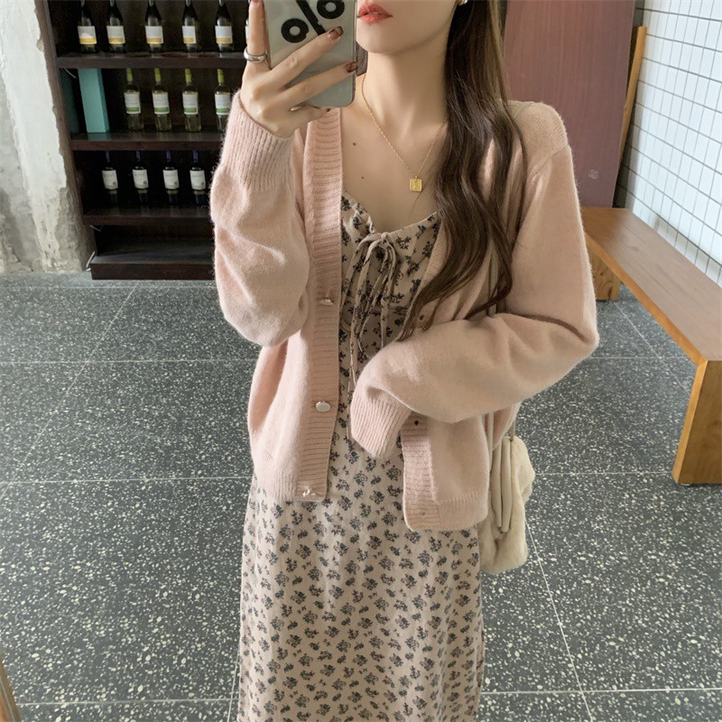 Set váy hai dây hoa nhí suông dài điệu đà thắt nơ trước ngực+ Áo len cardigan vintage