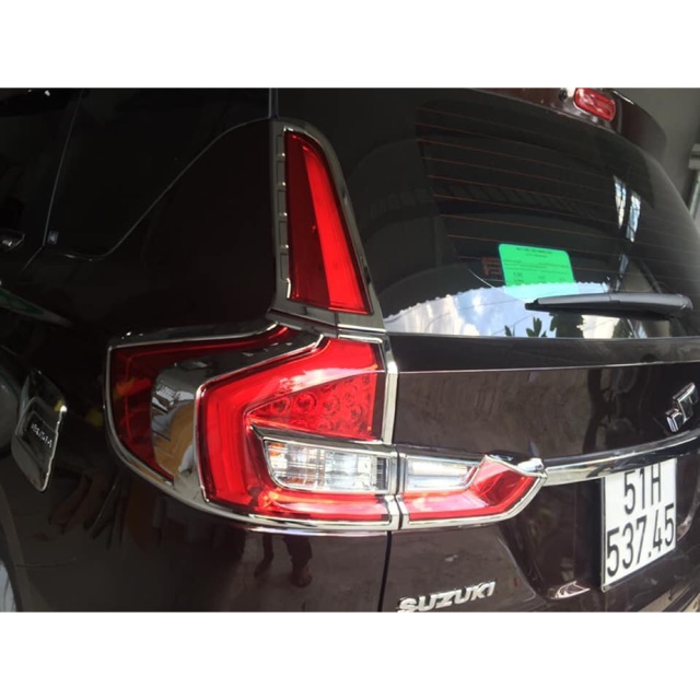 Ốp đèn hậu Ertiga 2019