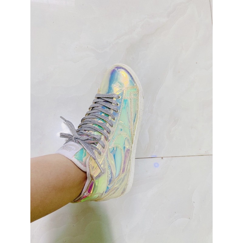 Giày thể thao hiệu