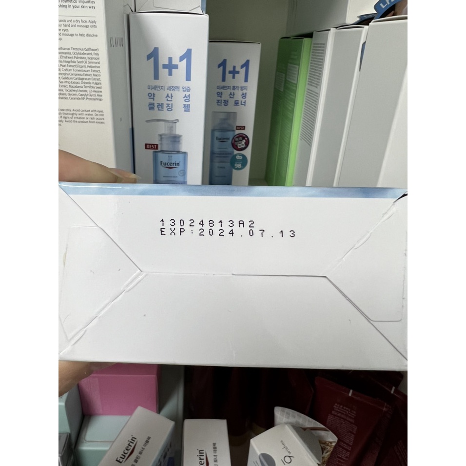 Gel rửa mặt cho da nhạy cảm Eucerin Dermato Clean Refreshing Cleansing Gel 200ml