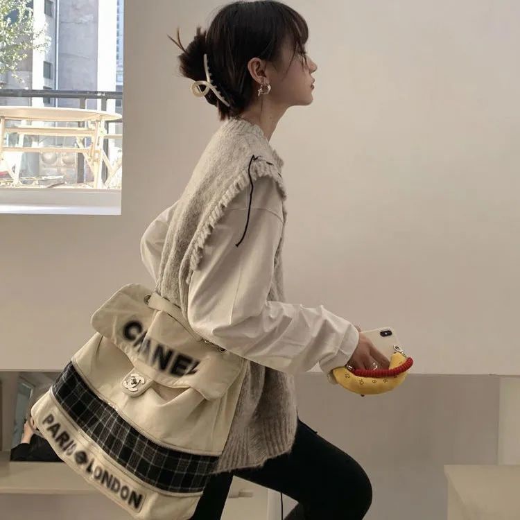 Bộ Áo Dệt Kim Sát Nách + Áo Sơ Mi Cổ Tròn Dáng Rộng Xinh Xắn Cho Nữ