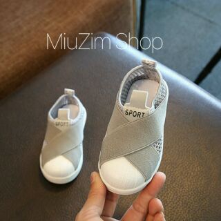 Giày slipon lưới (hoặc kín)
