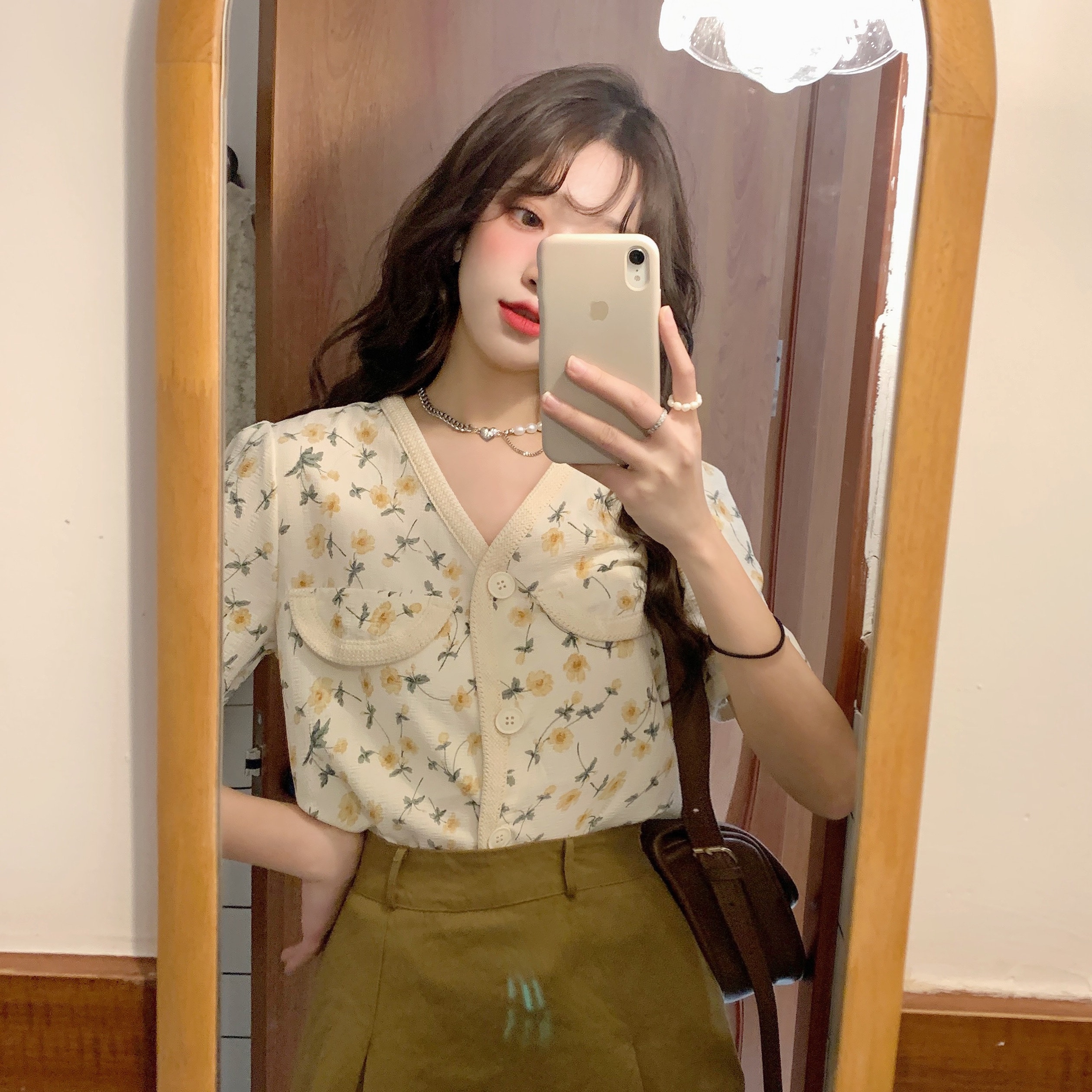 Áo Croptop Tay Ngắn Hoạ Tiết Hoa Đáng Yêu Theo Phong Cách Hàn Quốc | BigBuy360 - bigbuy360.vn