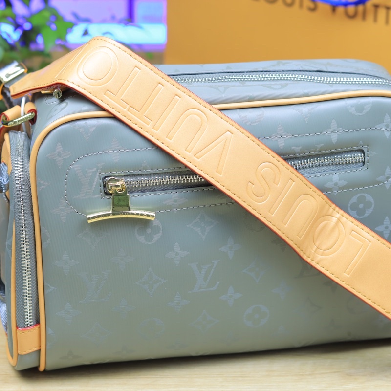 Túi đeo chéo lv nam có thể để máy ảnh size 28cm - L5568