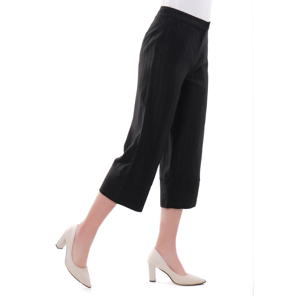 Quần lửng nữ Narsis P9021 kẻ đen