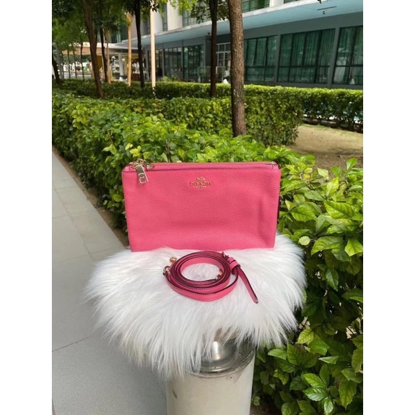 Túi xách Coach màu Hồng xinh -chính hãng