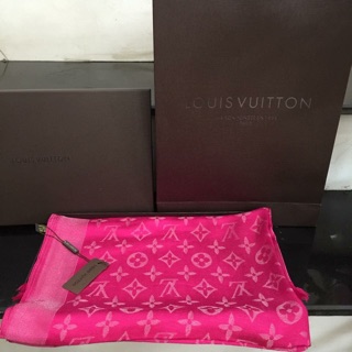 Khăn louis vuitton vuông nhũ