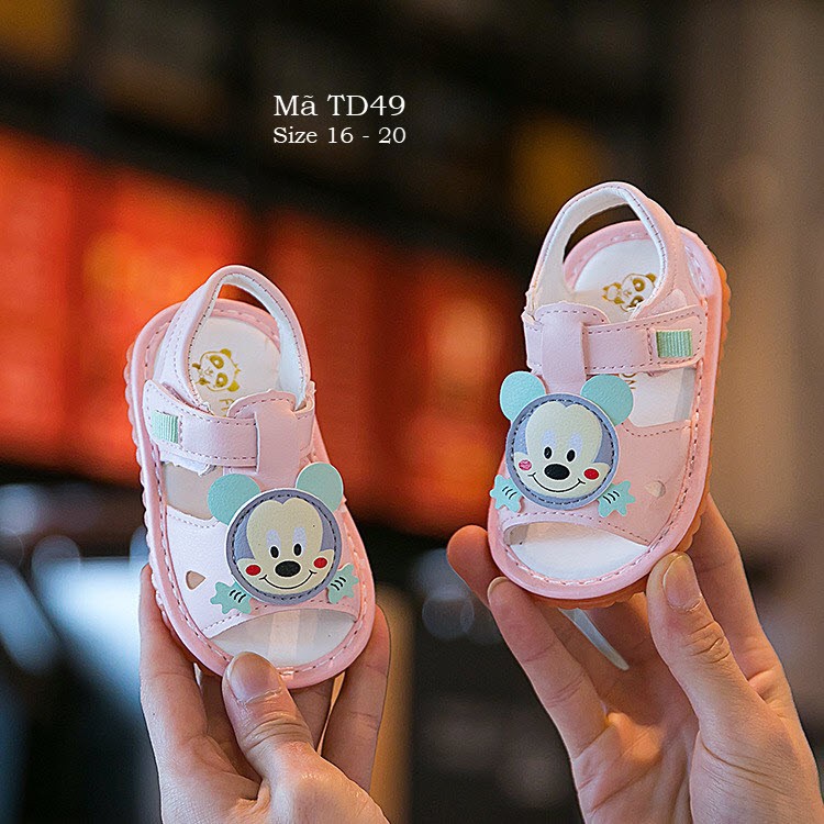 Giày sandal tập đi bé gái có tiếng kêu còi chíp chíp dép đế cao su mềm chống trơn cho trẻ em sơ sinh 0 3 6 tháng TD49